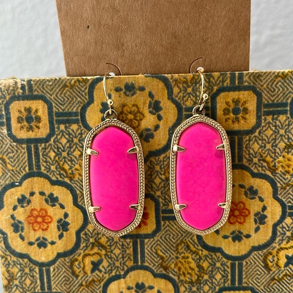 Kendra Scott Magenta Pink and Gold Elle Earrings - Picture 2 of 2